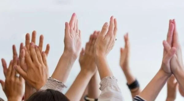 bàn tay vỗ đều-min